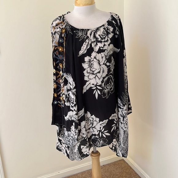 BIYA Johnny Was Size XL Esau floral silk blouse with embroidered sleeves